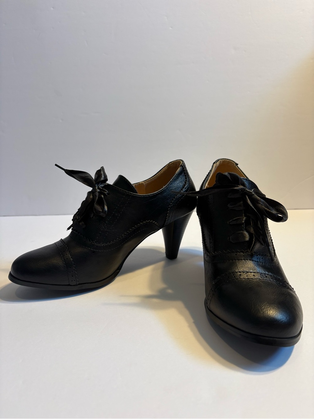 Chase + Chloe Black Vintage Wingtip Oxford Ribbon cone heels Size 10 fit smaller - Picture 3 of 15